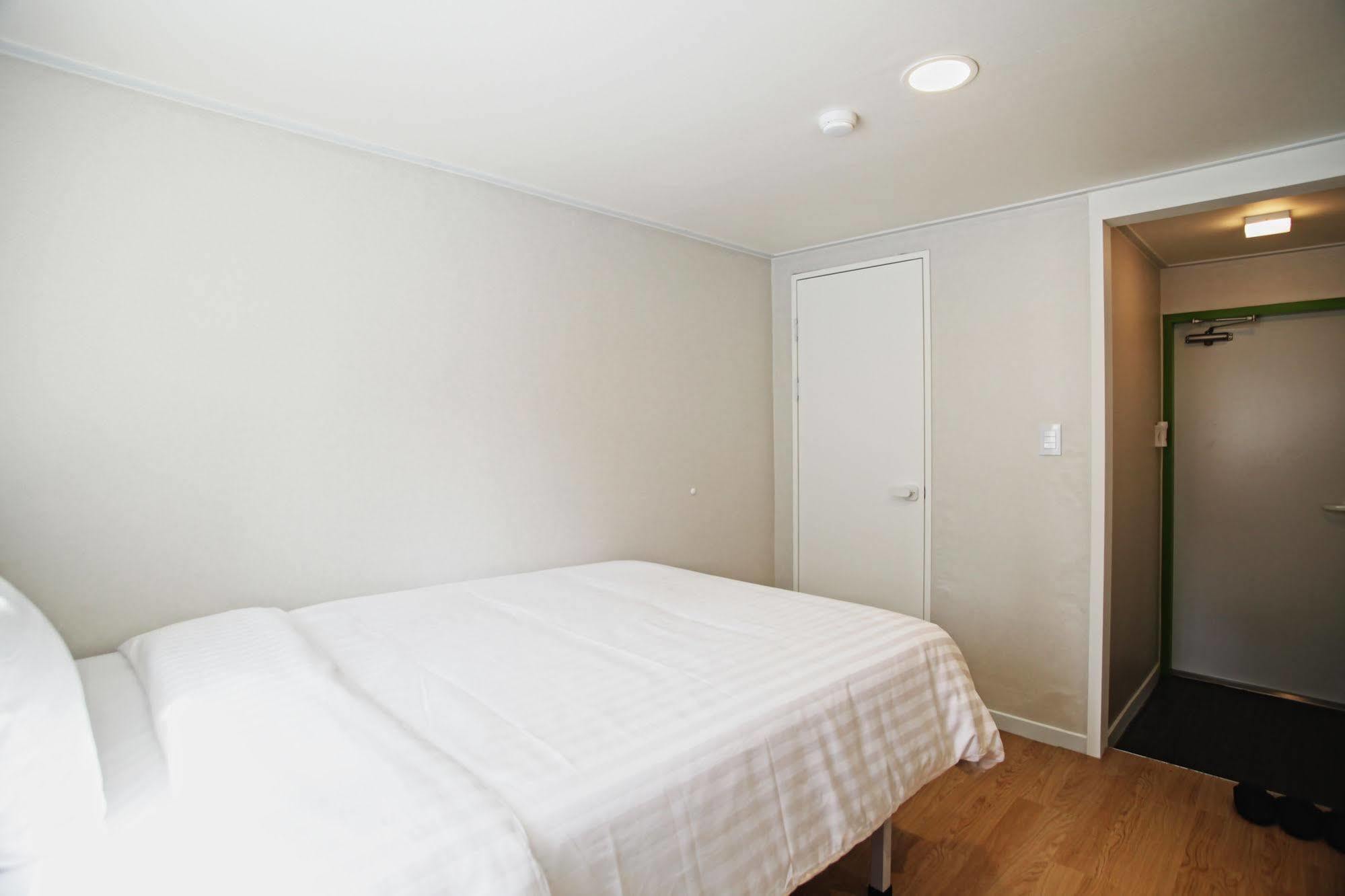 Hotel Sleepy Panda Streamwalk Seoul Jongno Buitenkant foto